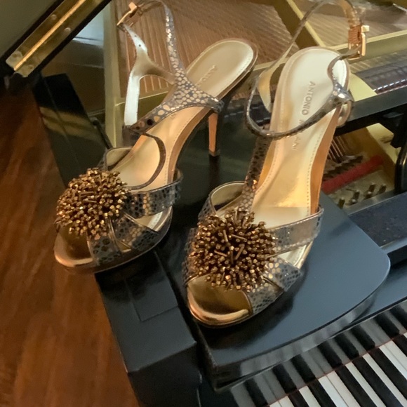 Sandals - Picture 8 of 10